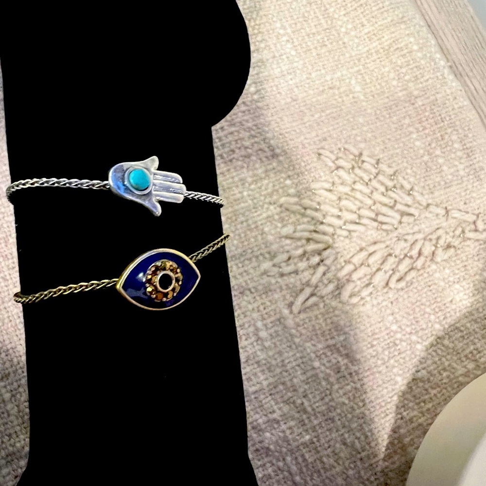 Hand of hamsa and evil eye bracelet set with adjustable lock.